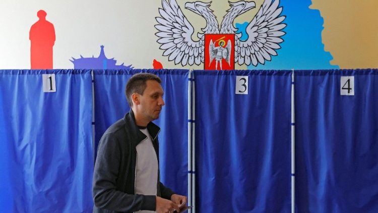 हॉर्लिव्का में रूसी-स्थापित अधिकारियों द्वारा स्थानीय चुनाव आयोजित किये गये