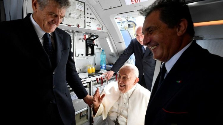 संत पापा फ्राँसिस मार्सिले के लिए रवाना हुए