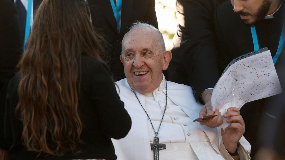 சிறாருடன் திருத்தந்தை