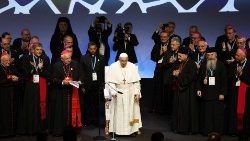 திருத்தந்தை பிரான்சிஸ் மத்திய தரைக்கடல் கூட்டத்தின்  இறுதி நாளின்போது 