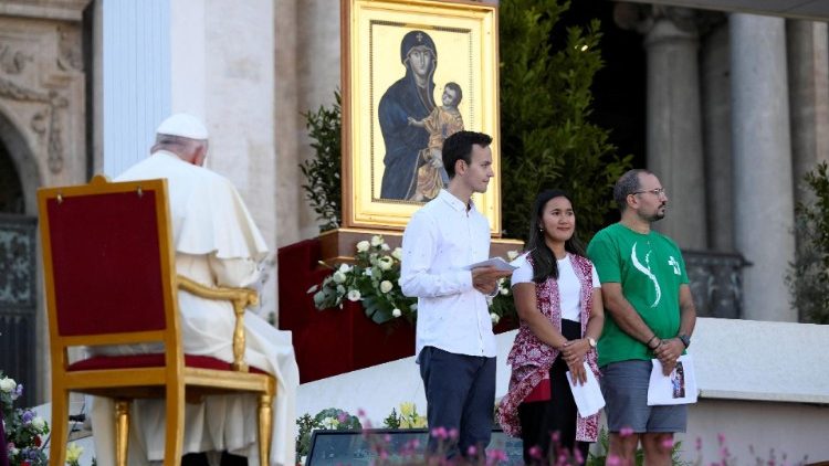 संत पेत्रुस महासभा में जागरण प्रार्थना सभा