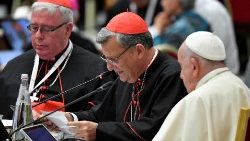 ஆயர்கள் மாமன்றத்தில் கர்தினால் Jean-Claude Hollerich. 