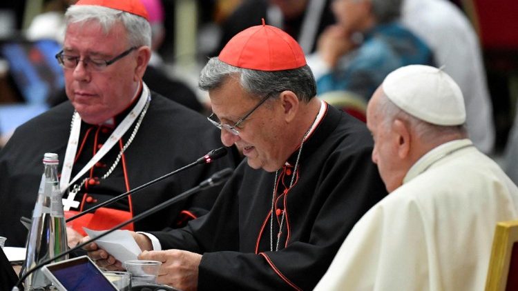 ஆயர்கள் மாமன்றத்தில் கர்தினால் Jean-Claude Hollerich. 