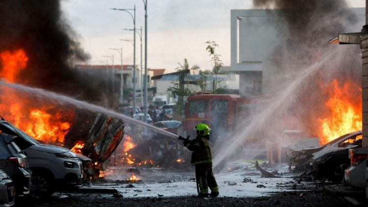 Požar u Ashkelonu nakon raketiranja iz Pojasa Gaze