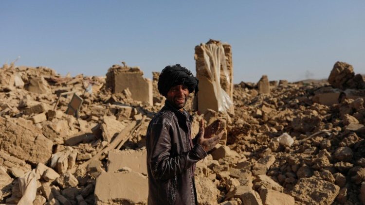 Med anledning av jordbävningen den 7 oktober i Afghanistan uppmanade påven Franciskus till hjälp 