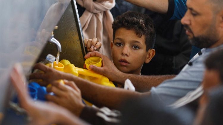 Antes de 2050, 35 millones más de menores de edad sufrirán las consecuencias de la disminución de la disponibilidad de agua e insuficiencia de los servicios de saneamiento (REUTERS)