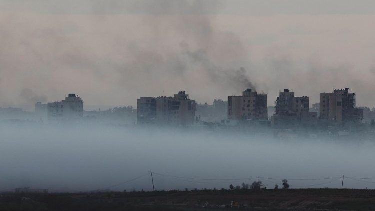Rauch über dem Gaza-Streifen, von israelischer Seite aus gesehen