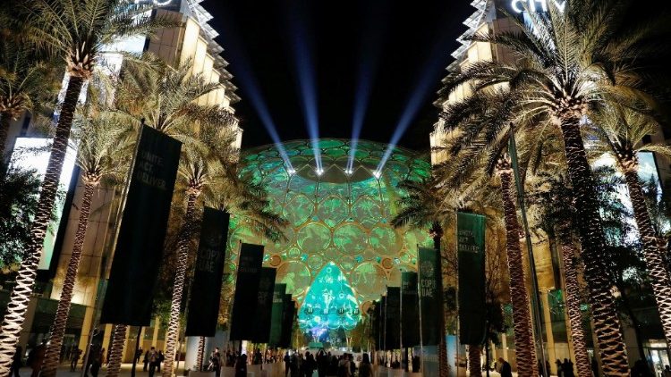 துபாயில் COP 28 கூட்ட அலங்காரங்கள்