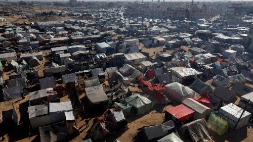 Папа: Бог да вселит человечность в сердца людей