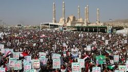Houthi supporters rally after US, Britain carry out strikes against Houthis