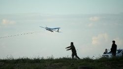 Droni israeliani al confine con la Striscia di Gaza