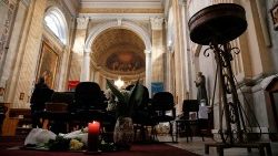 La chiesa di Santa Maria a Istanbul profanata dall'attentato