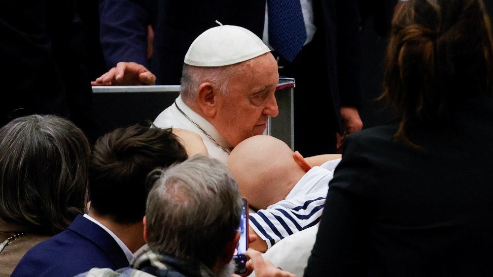 Bei der Audienz für Mitarbeiter und Patienten der Kinderklinik Bambino Gesù am 16.3.2024 im Vatikan