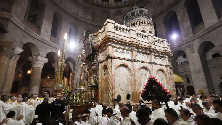 Celebração do Lava-Pés na Semana Santa da Igreja do Santo Sepulcro, na Cidade Velha de Jerusalém, em 2024
