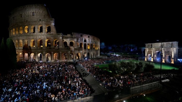 Via Crucis am Kolosseum in Rom