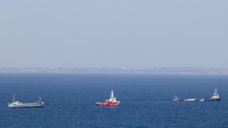 Vessels depart with humanitarian aid for Gaza, from Larnaca