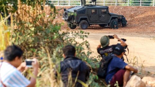 Industrie des armes, le Pape vilipende ceux qui gagnent de l’argent avec la mort