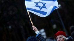 Protest gegen Antisemitismus am Brandenburger Tor in Berlin