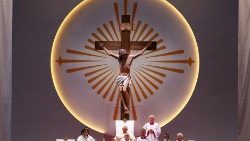 सिंगापुर में ख्रीस्तयाग अर्पित करते संत पापा फ्राँसिस