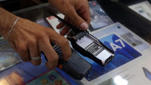 Nuovi attacchi contro Hezbollah, esplosi walkie talkie e radio in dotazione alla milizia sciita