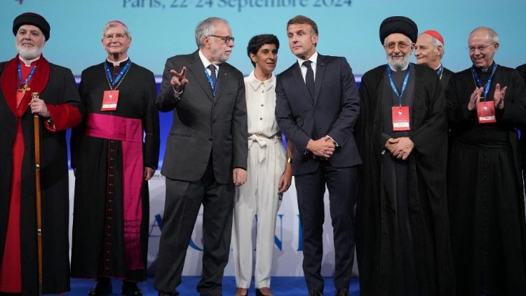 L'Assemblea di apertura dell'Incontro internazionale a Parigi