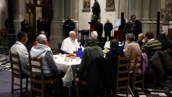 संत पापा ने संत गिल्स गिरजाघऱ में गरीब शरमार्थियों के साथ नास्ता किया