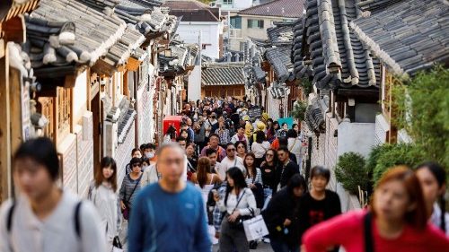 Nicht der einzige Ort: Hunderte Touristen besuchen das südkoreanische Dorf Bukchon Hanok