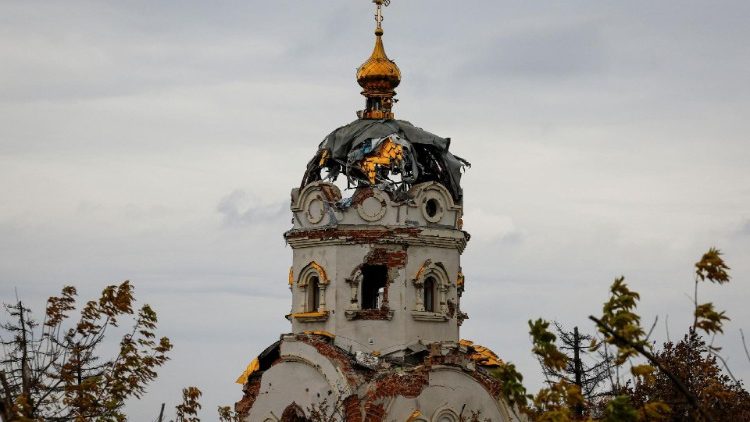 Convento de Iverskiy, danificado durante o conflito Rússia-Ucrânia, é visto no povoado de Pisky, na região de Donetsk, Ucrânia controlada pela Rússia, em 1º de novembro de 2024. REUTERS/Alexander Ermochenko