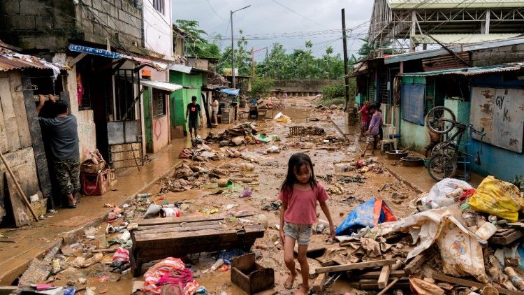 Quang cảnh sau trận lũ lụt tại Philippines