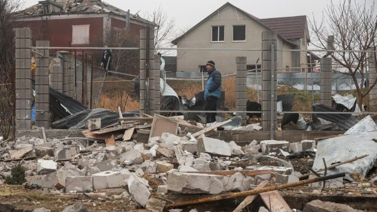 Consequências de um ataque com mísseis russos nos arredores de Odessa. REUTERS/Nina Liashonik