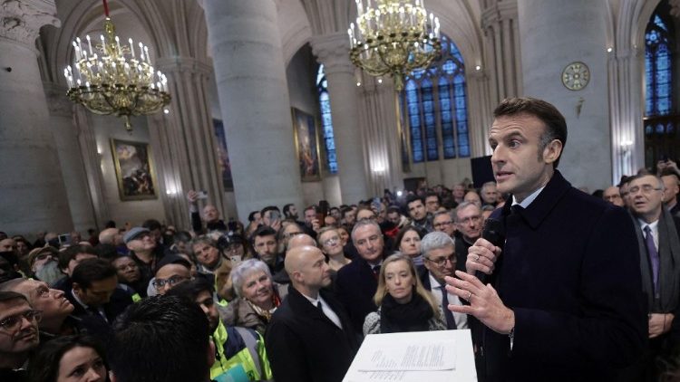Macron in Notre-Dame