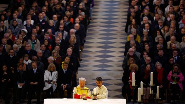 विनाशकारी आग के साढ़े पांच साल बाद, पुनर्निर्मित पेरिस नोट्र-डेम महागिरजाघऱ में पहली बार मिस्सा समारोह का अनुष्ठान किया गया