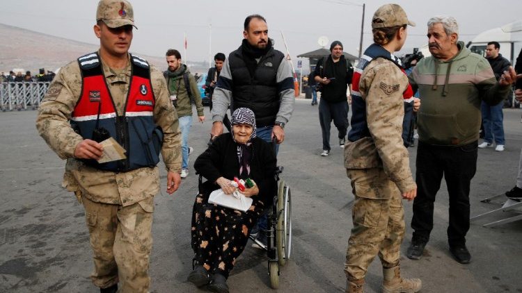 Syrian migrants arrive at the Cilvegozu border to cross into Syria after the fall of the Assad government