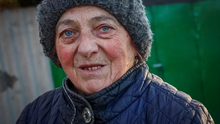 Moradora local Valentyna reage ao se recusar a ser evacuada, em meio ao ataque da Rússia à Ucrânia, na cidade de Pokrovsk, perto de uma linha de frente na região de Donetsk, Ucrânia, 18 de dezembro de 2024. REUTERS/Alina Smutko