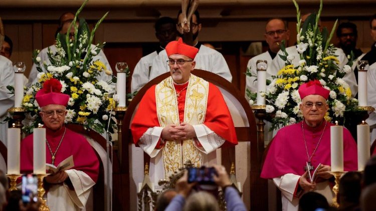 2024 gruodžio 24 kard. P. Pizzaballa vadovauja pamaldoms Betliejuje