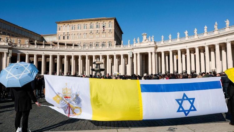 Паломники на площади Святого Петра (26 декабря 2024 г.)