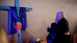 ആക്രമണത്തിൽ മരണപ്പെട്ടവർക്കുവേണ്ടി പ്രാർത്ഥിക്കുന്നു 