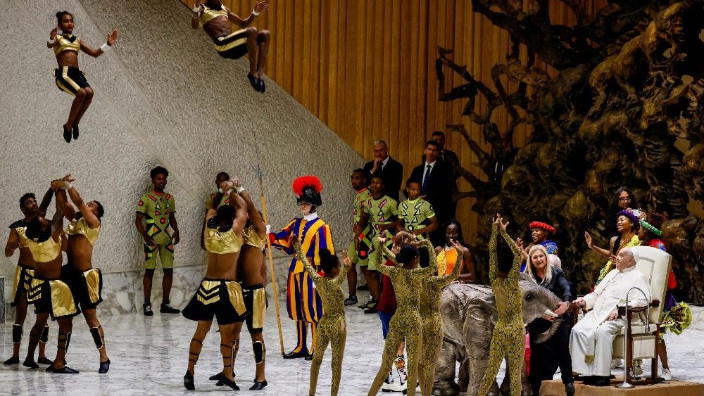 Афрыканскі цырк CircAfrica на агульнай аўдыенцыі ў Ватыкане