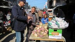 காசாவில் இயல்பு நிலை திரும்பி வருகிறது