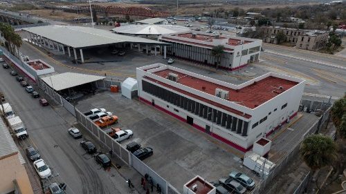 Los migrantes piden asilo antes de la toma de posesión del presidente de Estados Unidos, Donald Trump. (REUTERS)