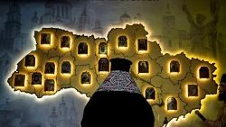 Metropolita Epiphanius abençoa ícones colocados em cada Oblast do mapa da Ucrânia.