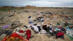 Oggetti sparsi sul terreno dopo che le forze israeliane si sono ritirate dal corridoio di Netzarim