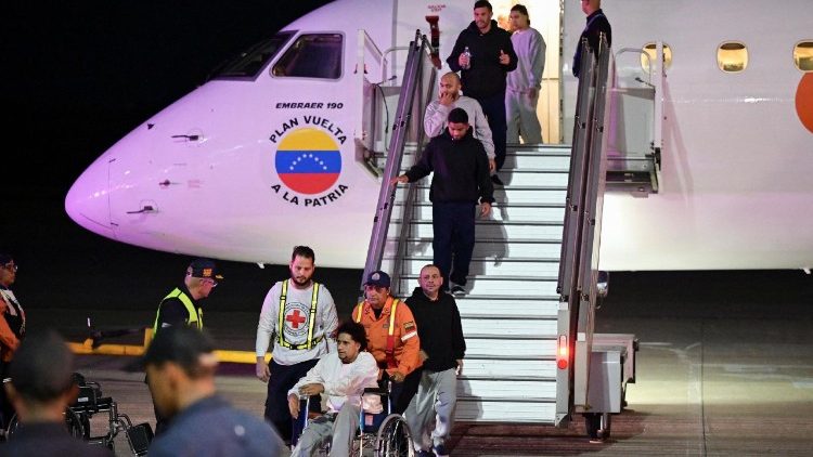 Venezuelai illegális migránsok visszaérkezése Venezuelába az USA-ból