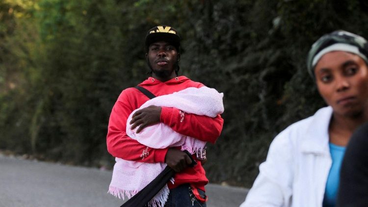 Haitians flee homes in Kenscoff due to gang violence, in Port-au-Prince