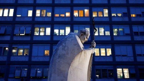 Condições de saúde do Papa estão estáveis, exames de sangue apontam leve melhora