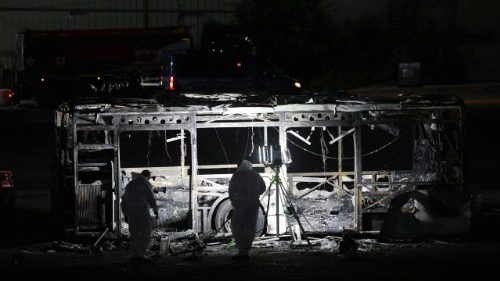 A Tel Aviv bombe su bus, strage sfiorata. Operazione antiterrorismo in Palestina