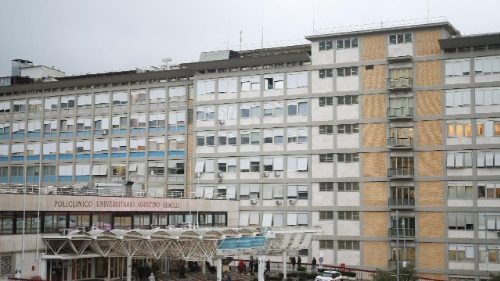 Papst Franziskus im Krankenhaus: Nacht auf Mittwoch ruhig