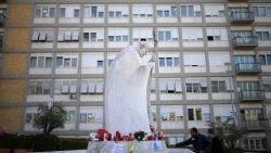 Pope Francis continues treatment at Rome's Gemelli Hospital