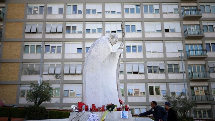 ብዛዕባ ኩነታት ጥዕና ር.ሊ.ጳ. ፍራንቸስኮ ናይ ቅድስቲ መንበር ዜናን ክፍሊ ማሕተምን ቤት ጽሕፈት መግለጺ