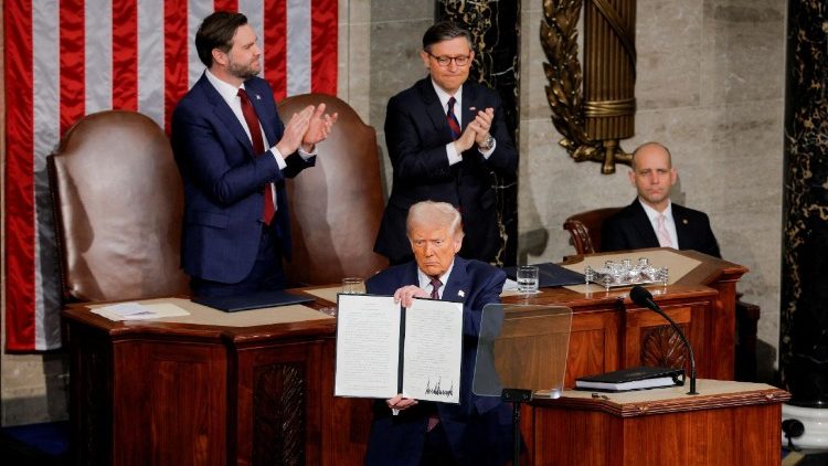 Trump davanti ai membri del Congresso americano